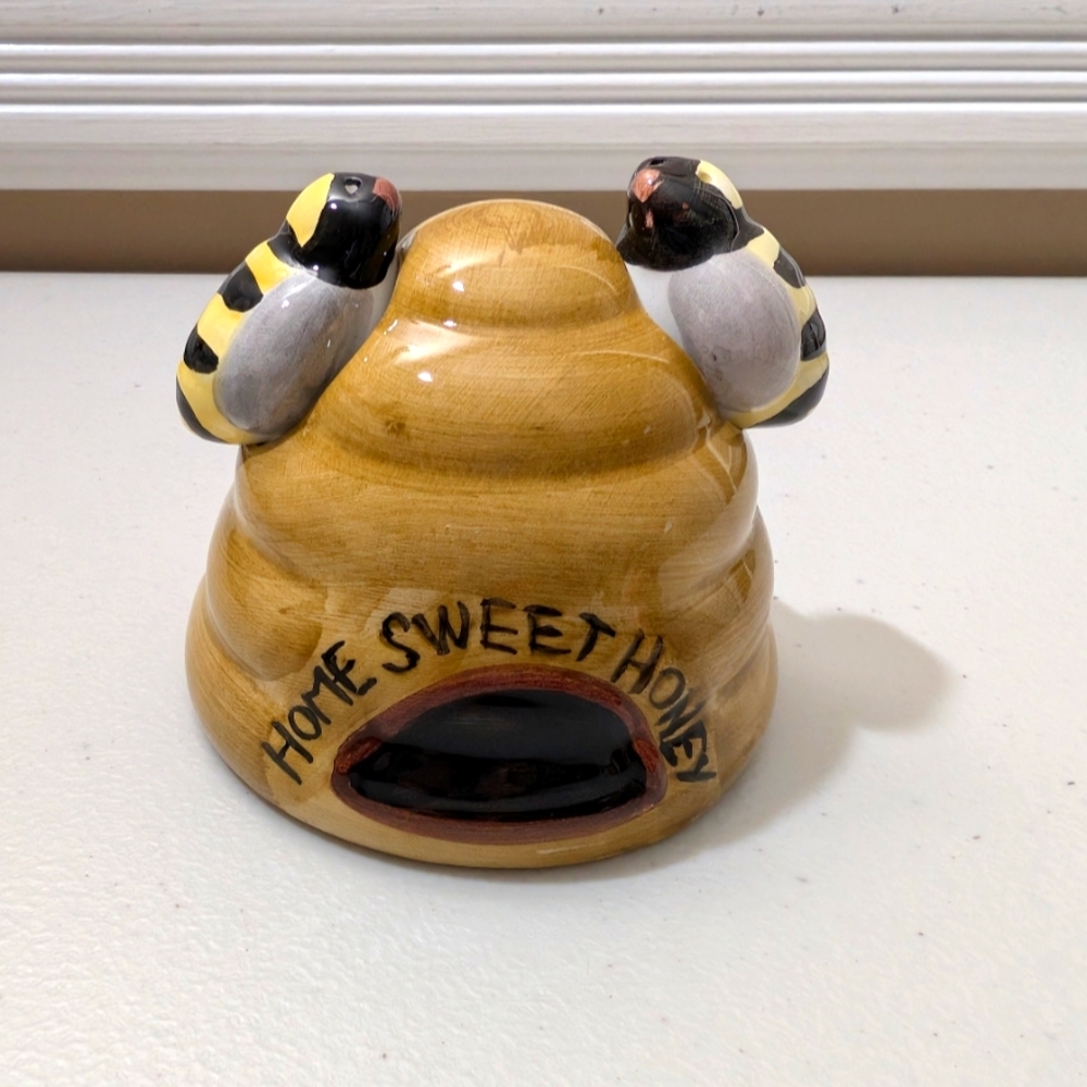 Beehive Honey Pot with Bees Salt And Pepper Shakers.